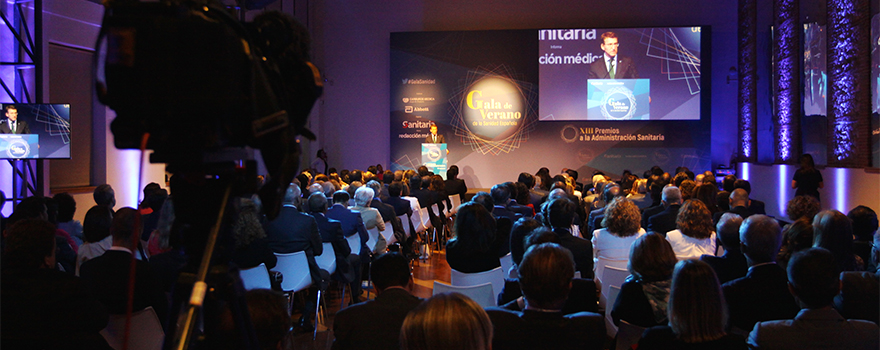 Patricia Estepa, responsable de Relaciones Institucionales de Linde Healthcare; Manel Mora, hospital care manager Iberia de Linde Healthcare, y Óscar López, director de Publicaciones de Sanitaria 2000.