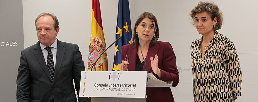 Javier Castrodeza, secretario general de Sanidad, Belén Crespo, directora general del AEMPS y la ministra de Sanidad, Dolors Montserrat.