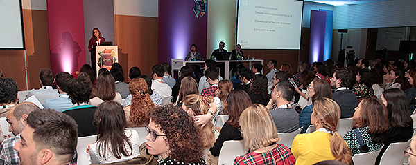 Aspecto de la sala durante la mesa redonda: Prescripción y desprescripción farmacéutica.