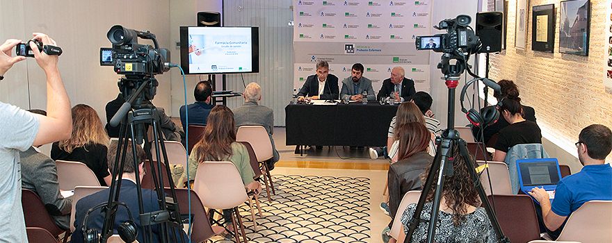 Aspecto de la sala durante la presentación de la encuesta sobre la farmacia comunitaria.