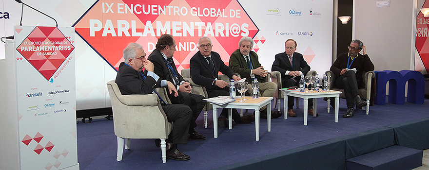 Los ponentes participantes en la mesa sobre resistencia antimicrobiana: Julián de la Torre, Antonio Villacampa, Manuel Ojeda, Agustín Álvarez, Fernando Carlos Rodríguez y Manuel Baena. 