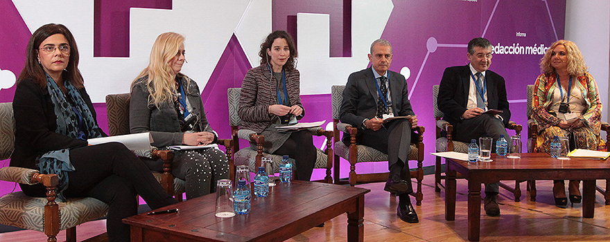 Carmen Encinas Barrios, jefa de Área de Farmacia del Servicio de Salud de Castilla-La Mancha; María Dolores Fraga Fuertes, coordinadora del Grupo Génesis-SEFH; Emma Bartolomé-García, secretaria Científica de la SEFH; Jon Iñaki Betolaza San Miguel, director de Farmacia del Departamento de Salud del Gobierno Vasco; Rafael López López, jefe del Servicio de Oncología Médica del Complejo Hospitalario de Santiago de Compostela; María Jesús Alsar Ortiz, directora de Acceso al Mercado de Sanofi.