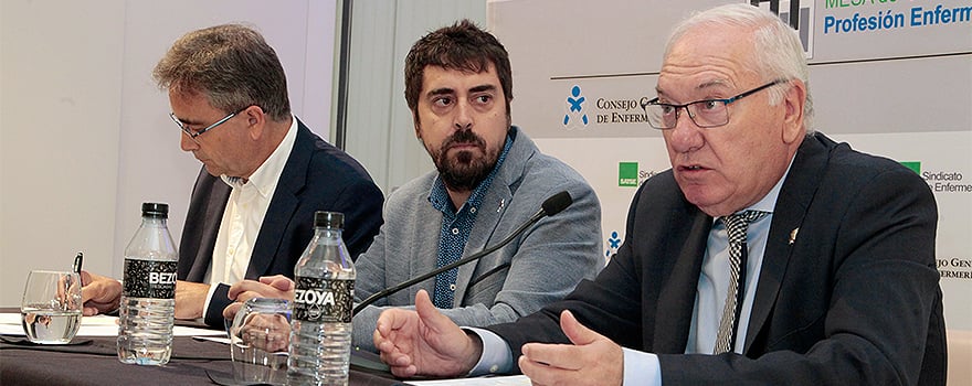  Manuel Cascos, presidente de Satse, David Álvarez, del Instituto Análisis de Investigación, y Florentino Pérez Raya, presidente del CGE.