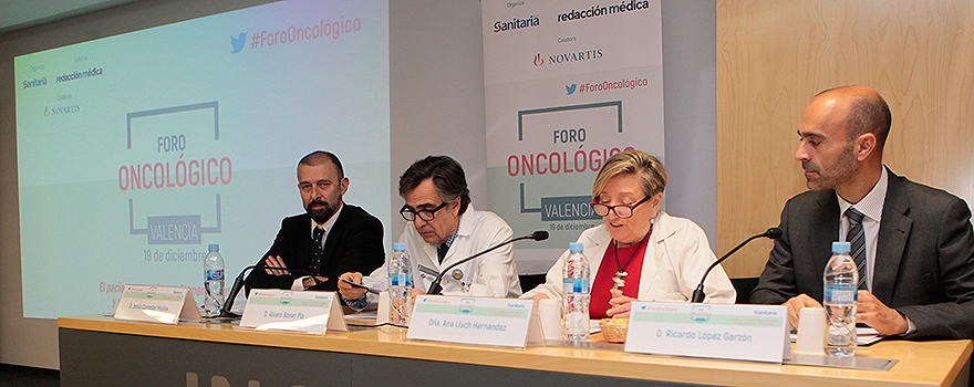 Jesús Corredor, Regional Access Manager Zona este de Novartis Oncology; Álvaro Bonet, gerente del Hospital Clínico Universitario de Valencia; Ana Lluc, jefa del departamento de Hemato-Oncología; y Ricardo López, director general de Sanitaria 2000.