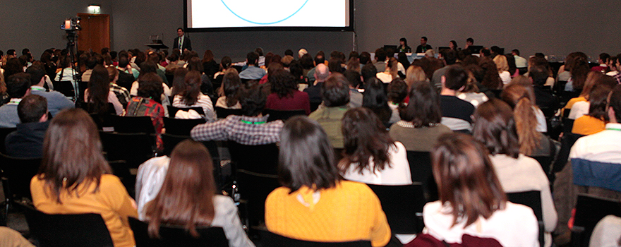 Aspecto de la sala durante la conferencia.