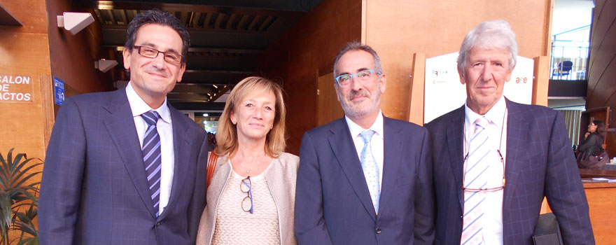 José Luis Poveda e Inmaculada Torres, junto a Enrique Trias, director de Vifor Pharma y el marido de Torres, Pedro Tomás.