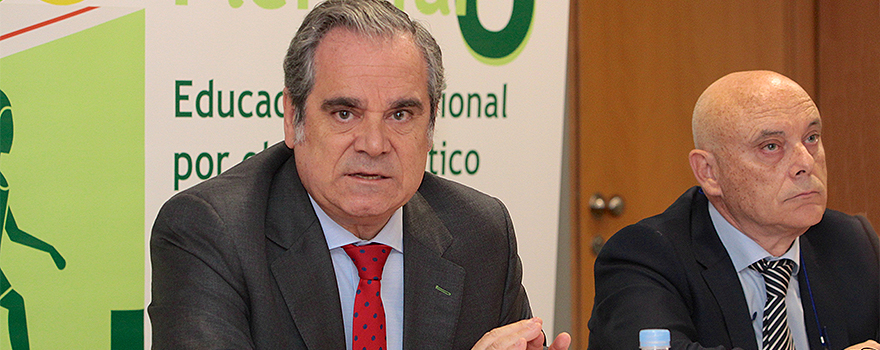 Jesús Aguilar y Aquilino García, presidente y vocal de Alimentación del Consejo General de Farmacéuticos, respectivamente.