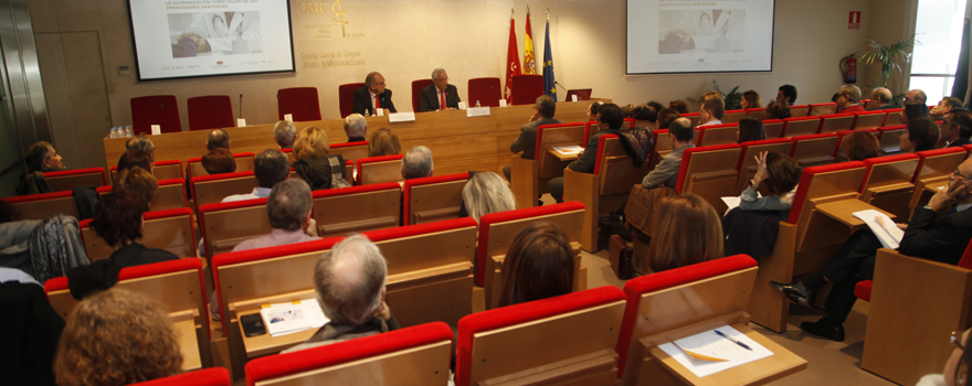 Vista genera de la sala donde se celebra la I Jornada La Humanización como Valor de las Profesiones Sanitarias