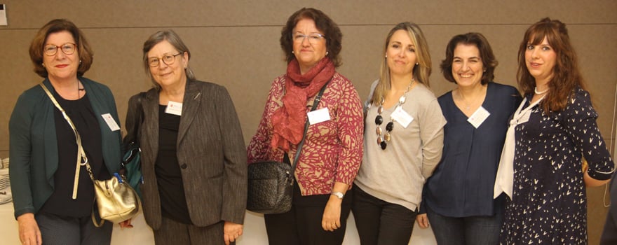 De izquierda a derecha Aranzazu Iglesias, enfermera de la Unidad de Tabaquismo del Hospital de La Princesa; María Victoria González, enfermera del Comité Científico de Separ; Maria Mayayo, enfermera de la unidad de Coordinación y Supervisión de la Comunidad de Madrid; Maribel Cristóbal, de la Unidad Especializada de Tabaquismo de la Comunidad de Madrid; Paz Vaquero, coordinadora del Grupo de Trabajo contra el Tabaco de Neumomadrid y del área de Enfermería de Separ y Cristina Villar, de la Unidad de Tabaquismo de la Comunidad de Madrid