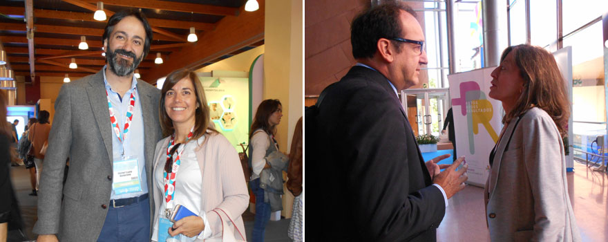 Héctor Castro, presidente del Colegio de Farmacéuticos de La Coruña, junto a Cristina Rey, de Astellas. A la derecha, Benito García conversa con Montserrat Pérez, secretaria de la SEFH.