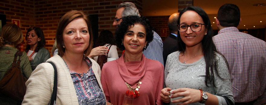 Laura Isusi, Ángela Gil, farmacéutica del Servicio Madrileño de Salud; Encarnación Cruz, subdirectora de Compras de Farmacia del Servicio Madrileño de Salud. 