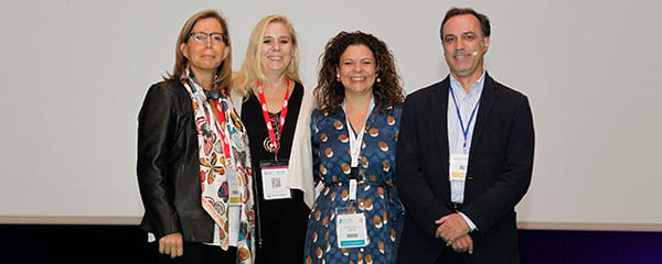 De izquierda a derecha: Ana Clopés, del Instituto Catalán de Oncología; Dolores Fraga, subdirectora de Calidad de Medicamentos; Sandra Flores, del Virgen del Rocío, y Javier Briones.