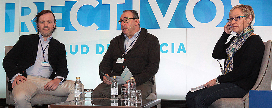Antonio Acevedo, director de Procesos de Soporte de la Eoxi de A Coruña; Ramón Ares, gerente de la Eoxi de Lugo; y Mercedes Lanza, directora de Procesos de la Eoxi de Santiago de Compostela.