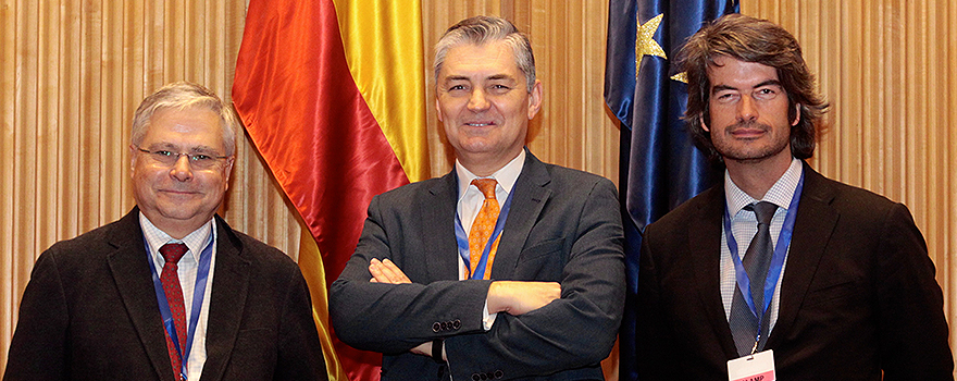 Fernando Carballo, presidente de Facme; Daniel Álvarez, de Ciudadanos; Carlos Mur, gerente del Hospital de Fuenlabrada.