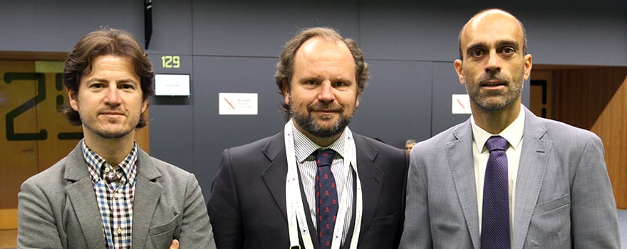 Óscar López, director de Publicaciones de Sanitaria 2000 ; Íñigo Lapetra, director de comunicación del Consejo General de Enfermería; Ricardo López, director general de Sanitaria 2000.