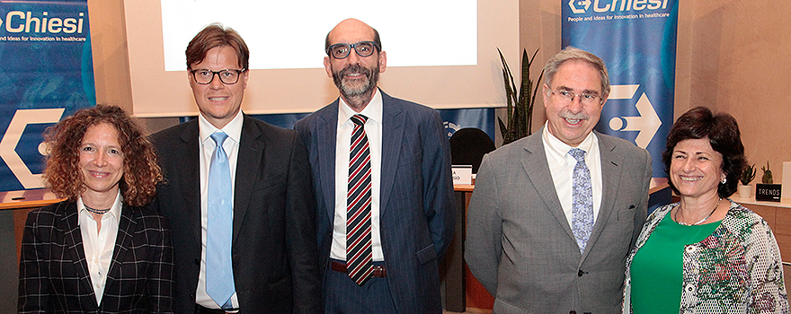 Dolors Querol, director médica de Chiesi, Giuseppe Chiericatti, Alberto Papi, Joan Torrejón, y Carmen Basolas, directora de Relaciones Institucionales de Chiesi. 