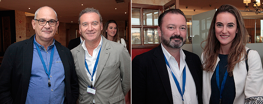 A la izquierda, Andrés Maimo, del Hosital Son Llatzer de Palma de Mallorca, con Julio de la Rosa. A la derecha, Francisco Javier Grande con Ana Sánchez Azofra, residente de Neumología del Hospital de La Princesa.