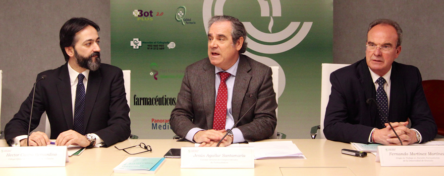 Héctor Castro, presidente del Colegio de Farmacéuticos de La Coruña; Jesús Aguilar, presidente del Consejo General de Farmacéuticos, y Fernando Martínez, del Grupo de Investigación en Atención Farmacéutica de la Universidad de Granada.