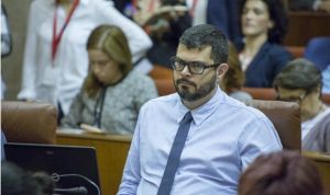 "Andalucía tiene que evitar que el médico tenga que compensar su salario"