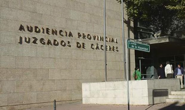  Cárcel para un médico que estafó más de 12.000 euros a un paciente