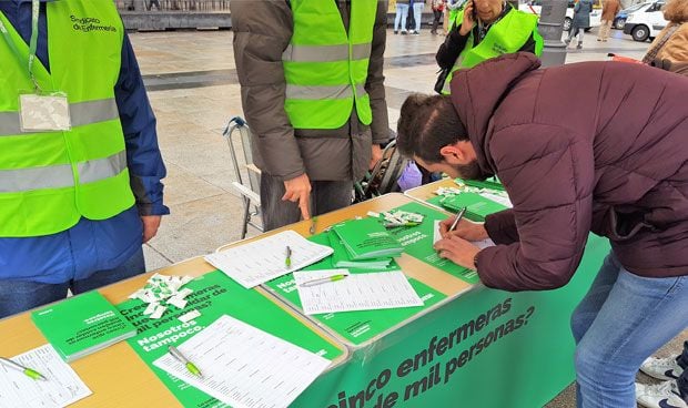 ¿Carmena no quiere a los enfermeros en las calles?