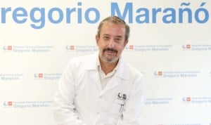 Emilio del Valle, jefe de Cirugía del Gregorio Marañón, trabaja para reducir los ingresos tras operaciones y las listas de espera en quirófanos.