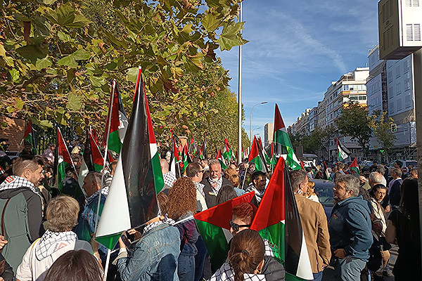 Cientos de profesionales sanitarios se han manifestado en Madrid para luchar contra el "genocidio" en Gaza.