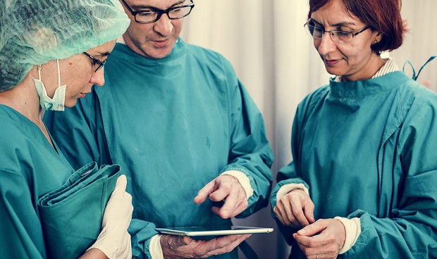 ¿Cómo evita un hospital gigante el agotamiento de sus médicos y enfermeros?