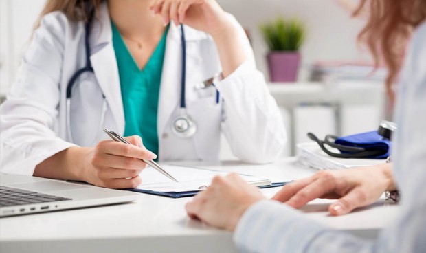 El perfil del médico moderno: mujer menor de 35 años y nativa