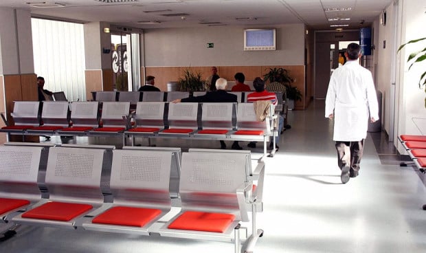 Un médico lamenta la situación de la Medicina de Familia, donde médicos sin el MIR que trabajan en la Atención Primaria cobran más que un R1.