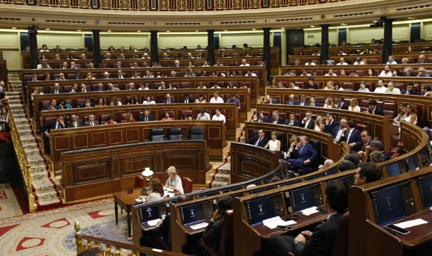 ¿Dónde se sientan los diputados sanitarios para seguir la investidura?