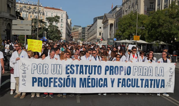 Las 16 organizaciones médicas que conforman Apemyf salen a la calle a protestar por un Estatuto Médico propio.