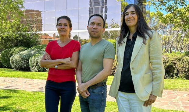 Paula Martínez, Raúl Sánchez-Vázquez y Maria Blasco, investigadores del CNIO