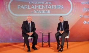 El presidente del Parlamento andaluz, Jesús Aguirre, junto a José María Pino, destaca la vocación de aprendizaje científico y humano en el XIV Encuentro de Parlamentarios de Sanidad