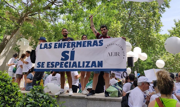 Guillermo Vera, presidente de AEIR, habla sobre la necesidad de impulsar las bolsas de empleo para las enfermeras especialistas.