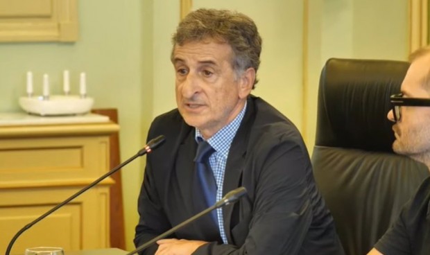 Miquel Roca dice que "el suicidio de médicos se debe abordar en la carrera de forma transversal".