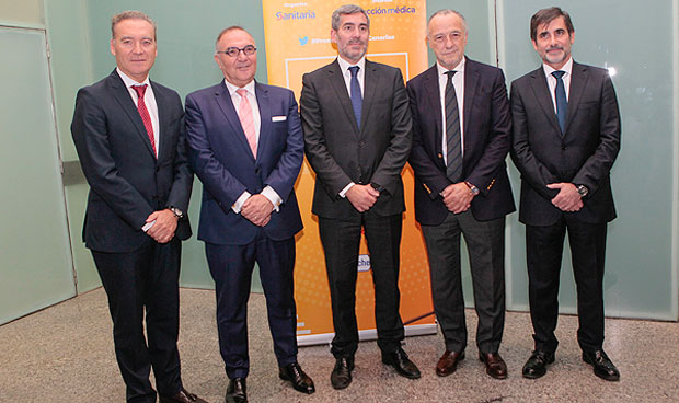 "El trabajo en equipo y el diálogo son el espíritu de la sanidad canaria"