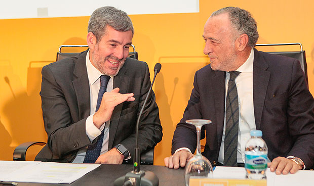 "El trabajo en equipo y el diálogo son el espíritu de la sanidad canaria"