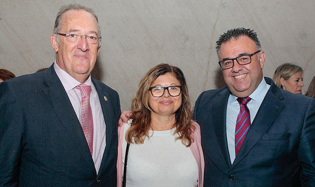 "El trabajo en equipo y el diálogo son el espíritu de la sanidad canaria"