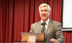 "En el mundo de la Cirugía necesitamos aprender de lo que te enseñan otros"