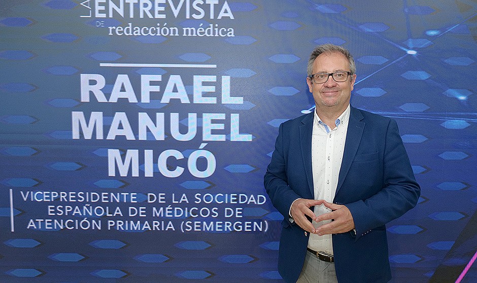 "Entre el político y el médico hay una estructura intermedia innecesaria"
