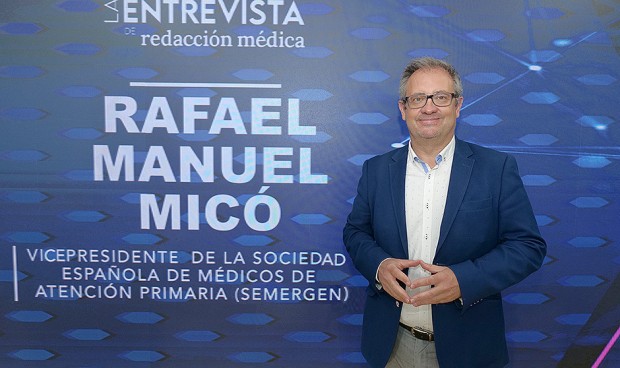 "Entre el político y el médico hay una estructura intermedia innecesaria"