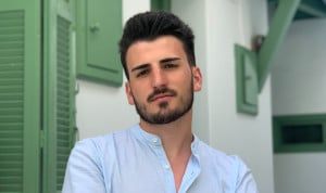 Ángel Ruiz, enfermero y estudiante de Medicina, quiere hacer el MIR y formarse en alguna especialidad "puramente" médica.