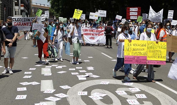 "España nos forma, Europa nos contrata": el 57% de los MIR opta por irse