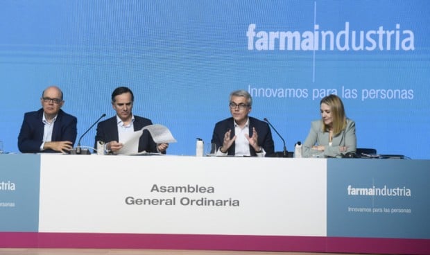  Javier Urzay, subdirector; Juan Yermo, director general; Jesús Ponce, presidente; y Ana Bosch, secretaria de los Órganos de Gobierno.