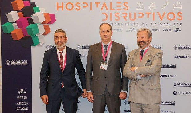 Juan José Pérez Blanco, Miguel López-Valverde y Fabián Torres en el congreso 'Hospitales disruptivos. Reingeniería de la sanidad'. 