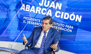 Juan Abarca, presidente del IDIS, analiza la dificultad de la sanidad pública y cómo perjudica al modelo de la privada.