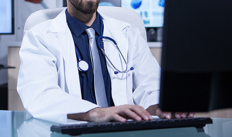 La lucha contra doctor Google queda atrás: la IA, nuevo enemigo del médico