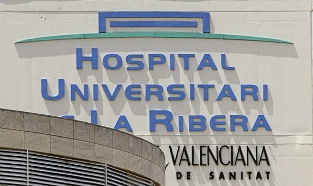 “La improvisación de Sanidad la sufren los pacientes de La Ribera”