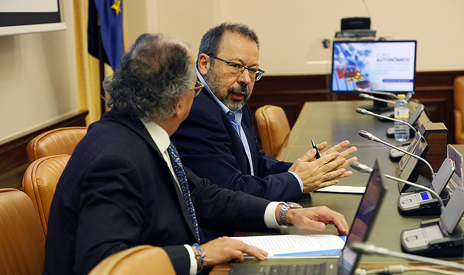 César Hernández: "La Ley para proteger a los genéricos va a llegar muy pronto"